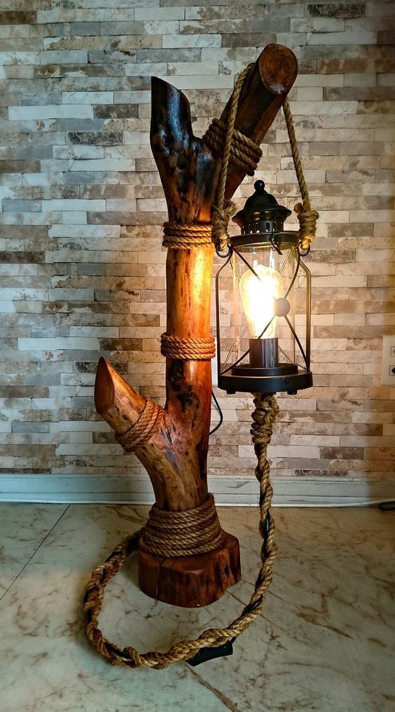 Lampe originale réalisée avec une tronc en bois.