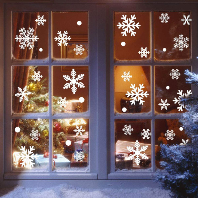 Décorer les fenêtres avec des stickers à Noël : une atmosphère magique